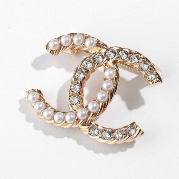 CHANEL Accessories - CHANEL CC LOGO PEARL BROOCH ABB082-B13275-NP251